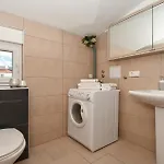Appartamento 2 Bedroom Gorgeous In Okrug Gornji