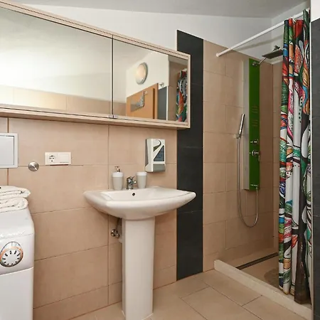 Gorgeous In Okrug Gornji Apartman Trogir