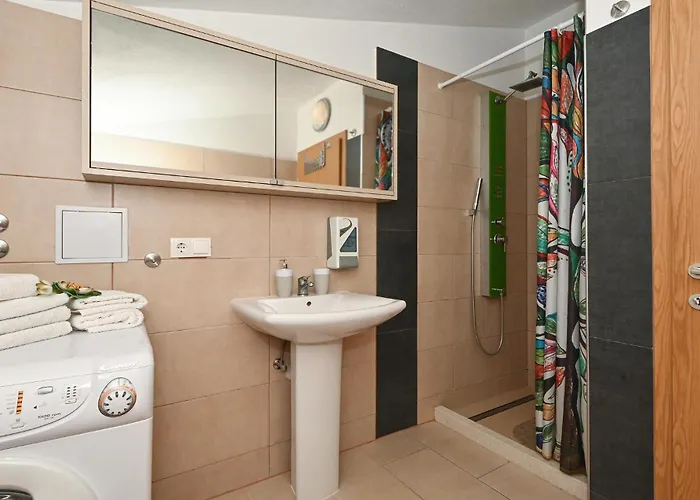 Gorgeous In Okrug Gornji Apartman Trogir