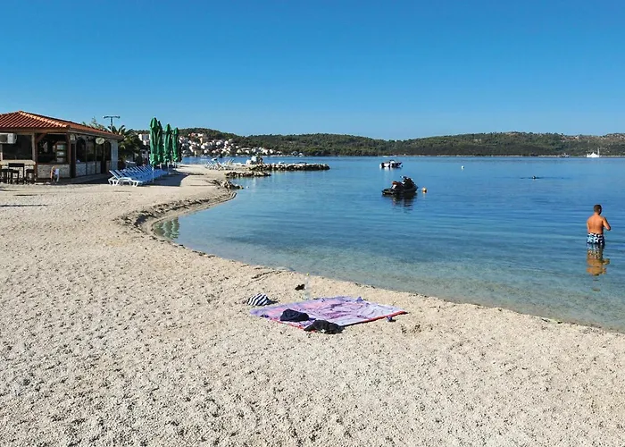 Gorgeous In Okrug Gornji Apartman Trogir