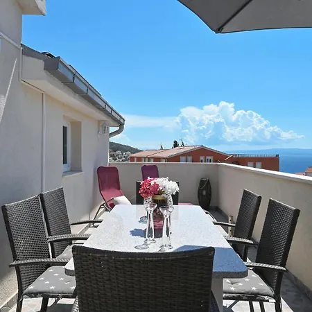 Stunning In Okrug Gornji With Wifi *