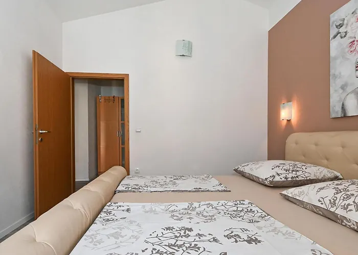 Gorgeous In Okrug Gornji