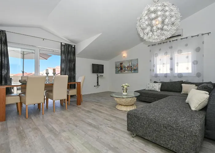 Gorgeous In Okrug Gornji *